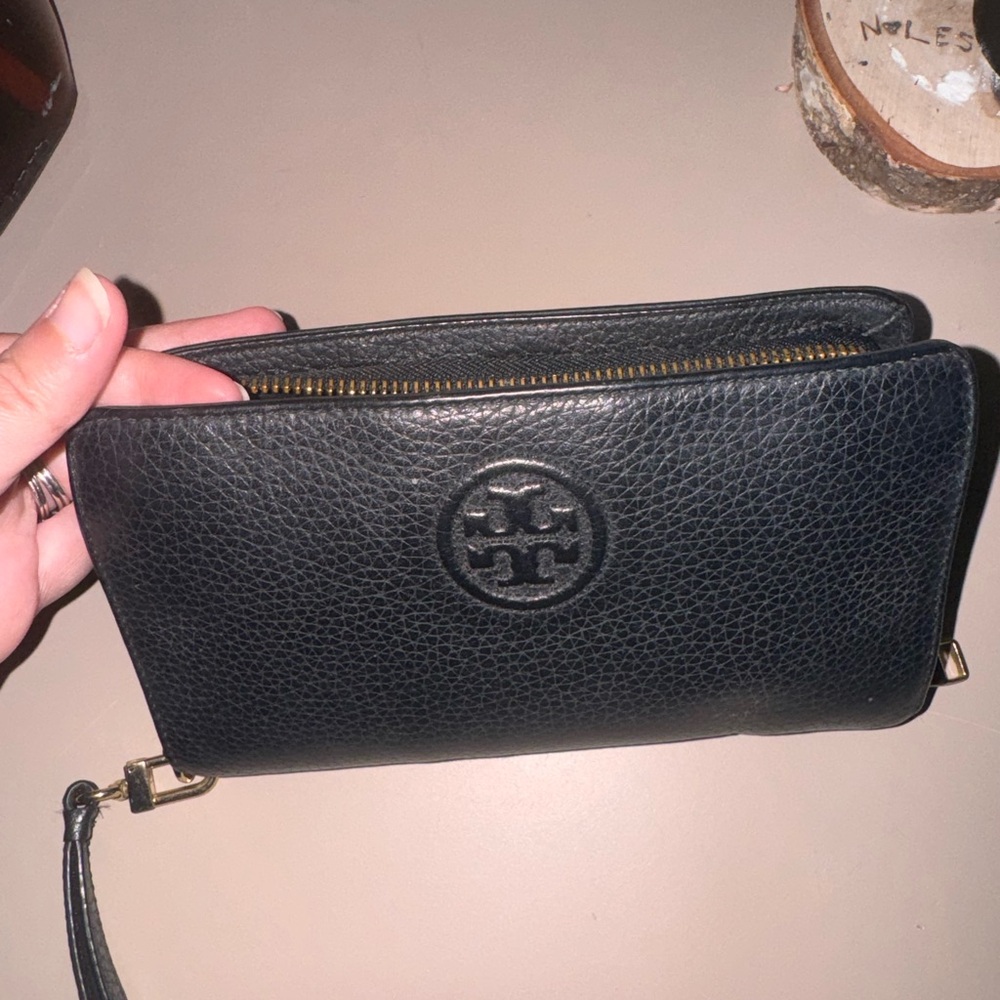 Tory Burch Leather Wallet in Black